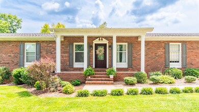 112 Gaymont Cir, Statesville, NC 28625 - photo 2