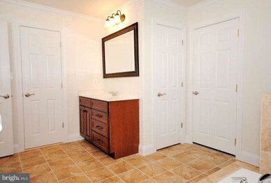 9041 John Sutherland Ln, Lorton, VA 22079 - photo 7