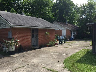 709 E Burress St, Houston, TX 77022 - photo 3