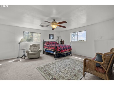 842 NE Center St, Sheridan, OR 97378 - photo 5