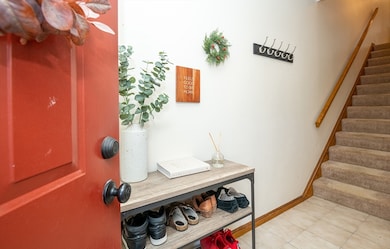 905 Sherwood Forest Ln, Saugus, MA 01906 - photo 2