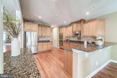 8702 Esquire Crossing Ln, Vienna, VA 22180 - photo 5
