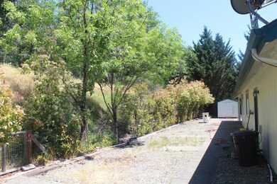 1190 NW F St, Grants Pass, OR 97526 - photo 5