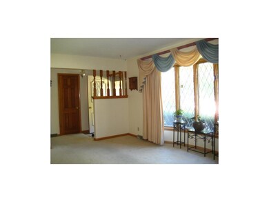 A beautiful bay window to brighten the entrance to