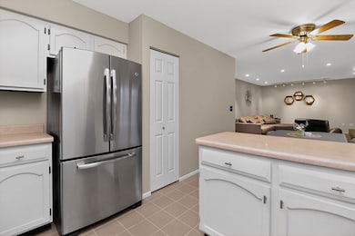 2238 Appleby Dr, Wheaton, IL 60189 - photo 7