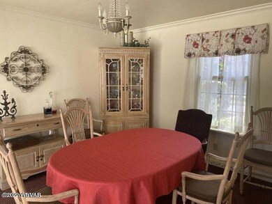 7 Dining Room