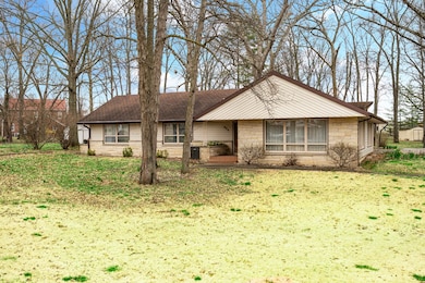 804 Hickory Hill Dr, Effingham, IL 62401 - photo 2