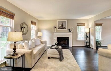 10206 Roberts Common Ln, Burke, VA 22015 - photo 2