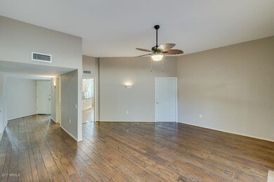 10548 W Hutton Dr, Sun City, AZ 85351 - photo 4