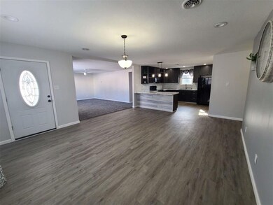 512 E 3rd St, Warren, IN 46792 - photo 4