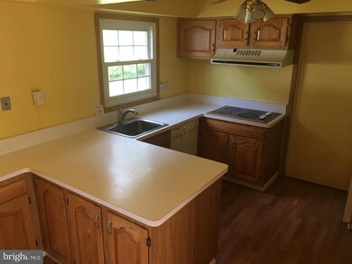 15800 Pointer Ridge Dr, Bowie, MD 20716 - photo 5