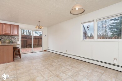 SUNNY DINING AREA