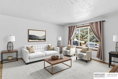 10527 M St, Omaha, NE 68127 - photo 3