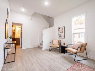 323 W 2nd St S, Newton, IA 50208 - photo 3