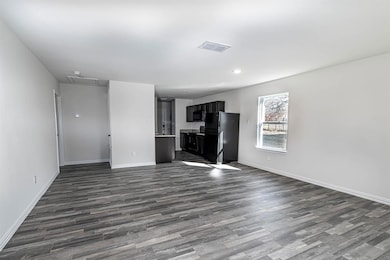 1113 W Johnson St, Denison, TX 75020 - photo 2