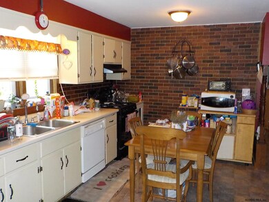 682 Palm Ave, Schenectady, NY 12306 - photo 6