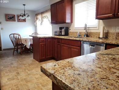 613 SW Monroe St, Sheridan, OR 97378 - photo 7