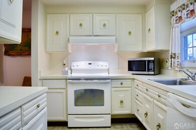 Neutral kitchen