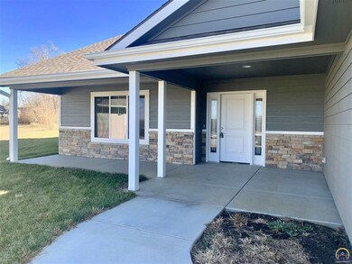 4424 SW Brandywine Ln, Topeka, KS 66610 - photo 2