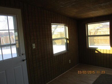 3 Season Porch to Yard<|><|>