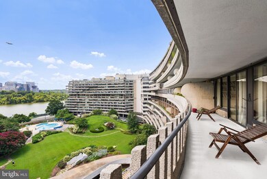 Watergate East Residences unit 903-S, Washington, DC 20037 - photo 3