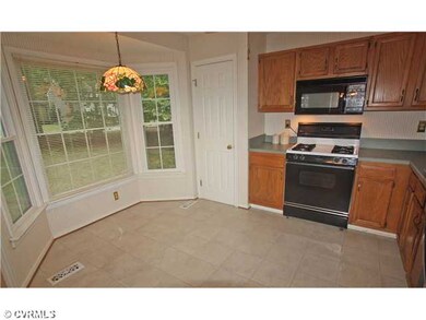 Kitchen - Kitchen with eat-in area, pantry and bay