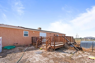 Fenced back yard and deck/with dog run.
