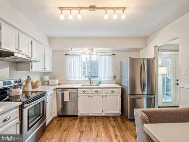 14955 Carriage Square Dr, Silver Spring, MD 20906 - photo 5