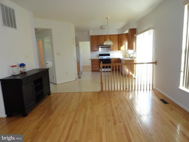 8708 Hidden Pool Ct, Laurel, MD 20723 - photo 3