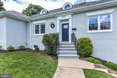 121 Longview Dr, Alexandria, VA 22314 - photo 2