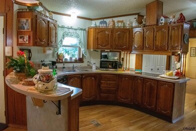 Horseshoe Kitchen