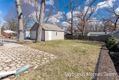 2626ByronCenterAve-6LoRes