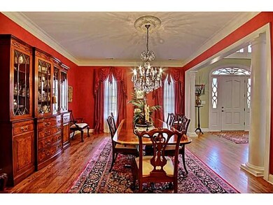Banquet Size Dining Room with Butler Pantry