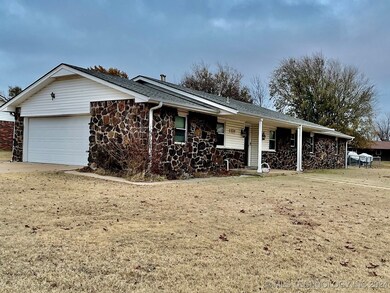 1514 Holmes Ct, Cushing, OK 74023 - photo 3
