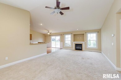6721 Silvercreek Dr, Davenport, IA 52806 - photo 5