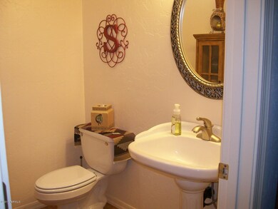 1/2 Bath Adjacant to Great Room