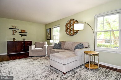 251 Finchingfield Ct, Sterling, VA 20165 - photo 5