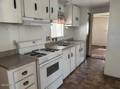 11424 Bakersfield Rd, Socorro, TX 79927 - photo 6