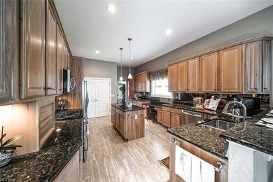 616 Burgess Cir unit 19, Aurora, OH 44202 - photo 5