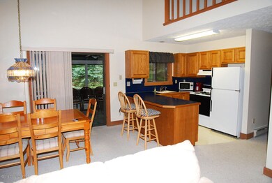 2443 Overlook Ln, Pocono Pines, PA 18350 - photo 4