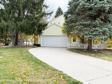 1572 Wenonah Dr, Okemos, MI 48864 - photo 2