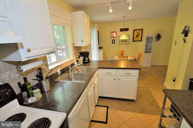 8104 Parkdale Ct, Springfield, VA 22153 - photo 7