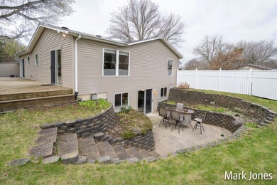 2865 Metry Court NE, Grand Rapids, MI-63