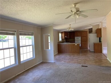 112 Kodak Dr, Statesville, NC 28625 - photo 4