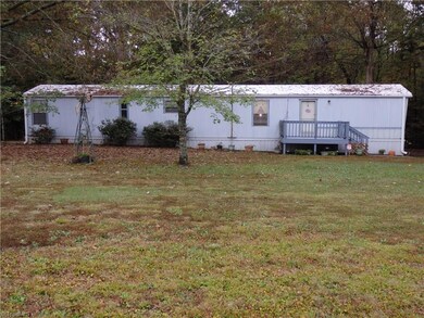 2285 Forest Hills Dr, Asheboro, NC 27205 - photo 3