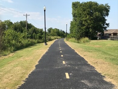 2108 S Russell St, Skiatook, OK 74070 - photo 6