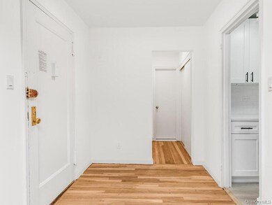 Glendale Garden unit 4A, Bronx, NY 10462 - photo 4