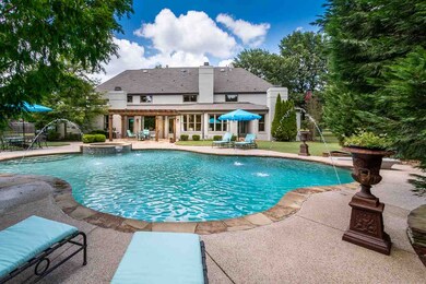 Paradise in your own backyard. Spa and waterfall