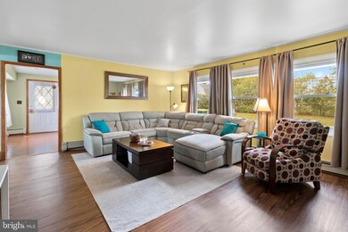 35 Holly Dr, Levittown, PA 19055 - photo 5