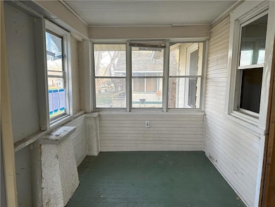 3827 3rd St, Des Moines, IA 50313 - photo 2